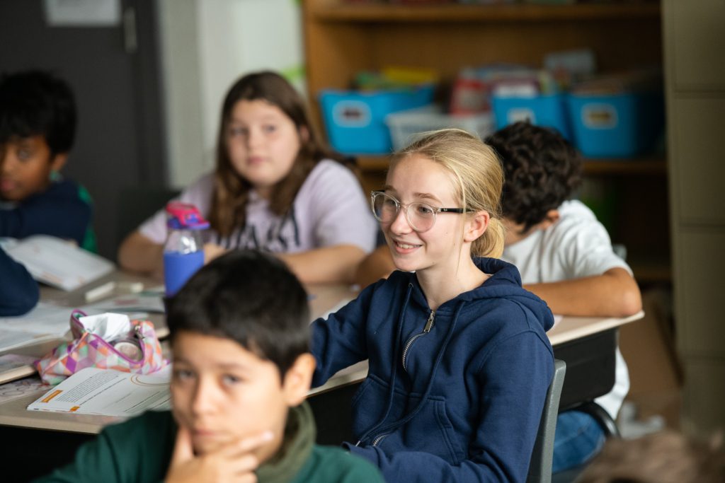 Groupe d'élèves participant à un atelier d'éducation climatique en classe